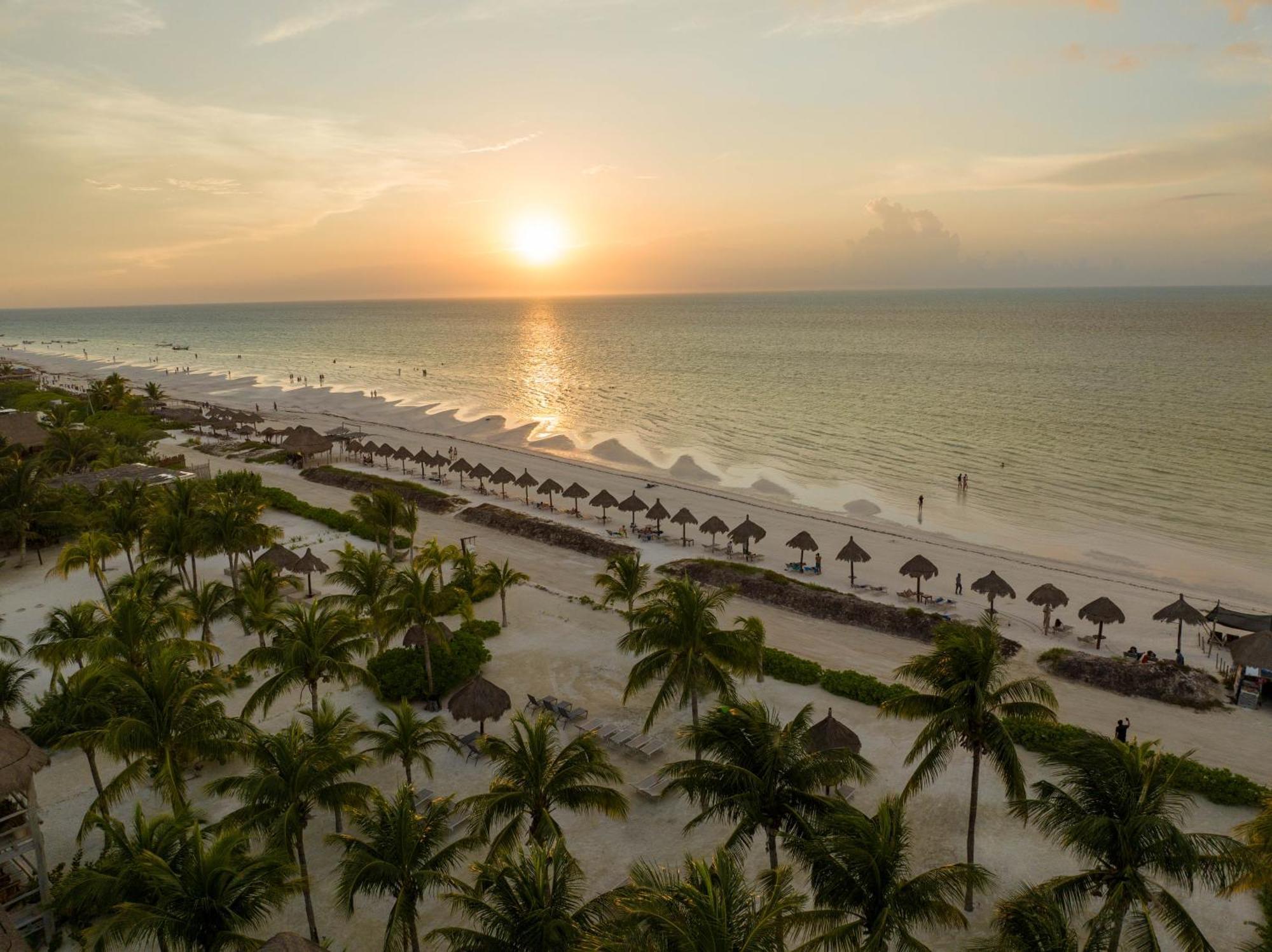 My Blue Hotel Holbox Exterior photo Sunset at the beach
