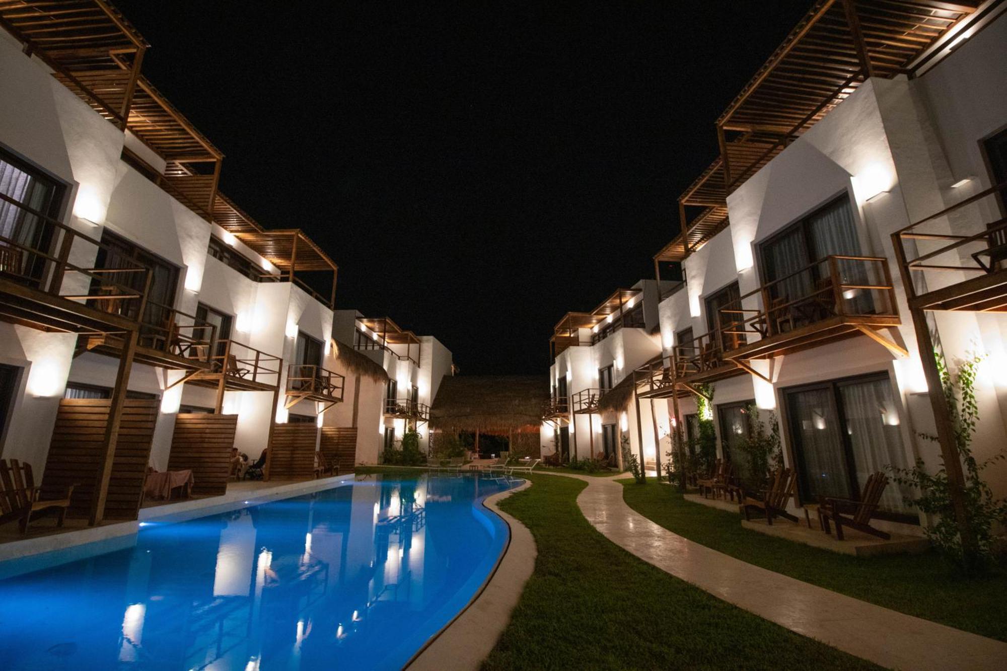 My Blue Hotel Holbox Exterior photo The hotel at night